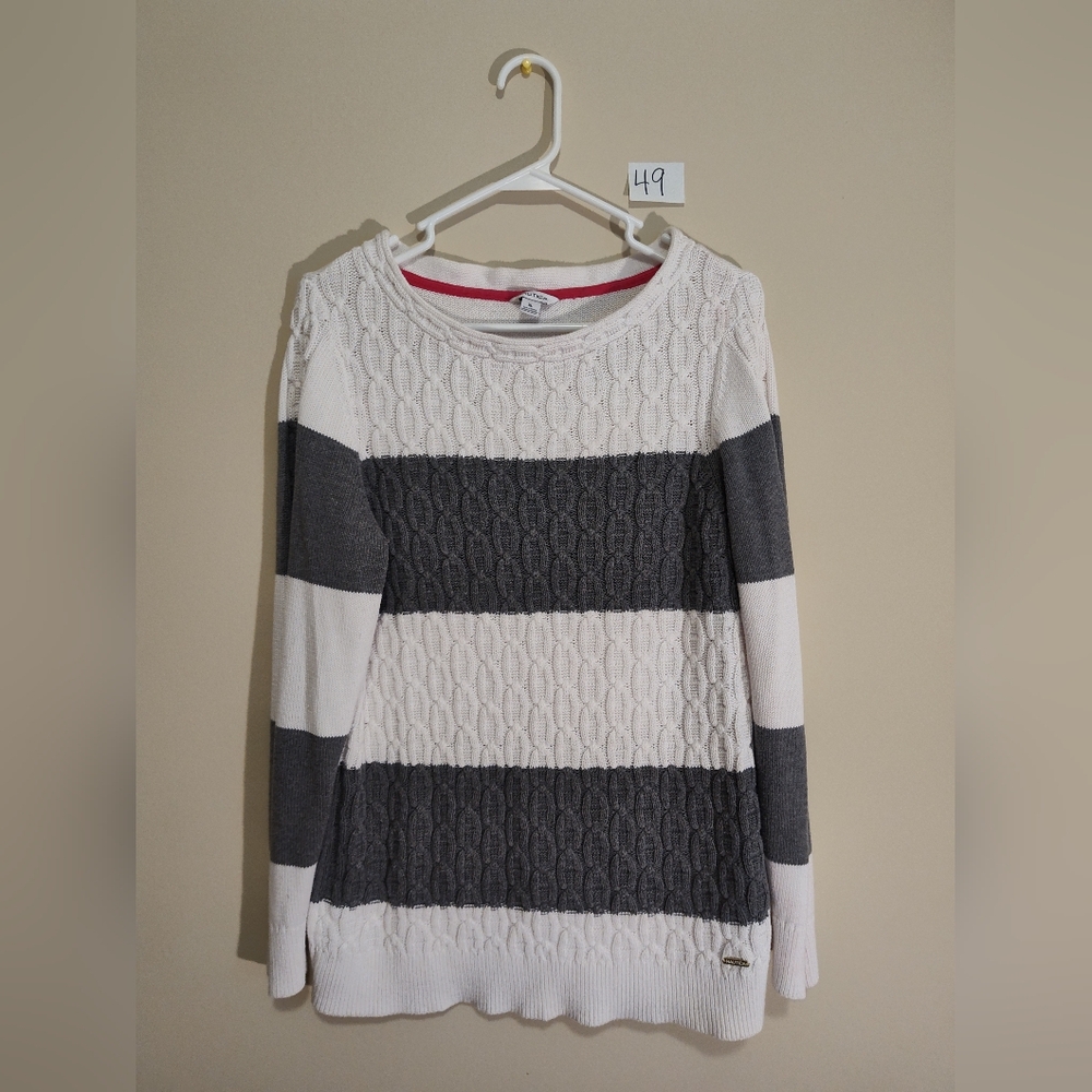 White and gray chunky knit sweater